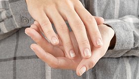 Онихолизис