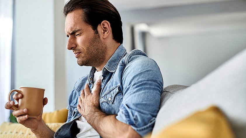 Боль в груди справа